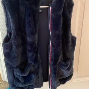 New without tags- Super soft vest w hoodie.